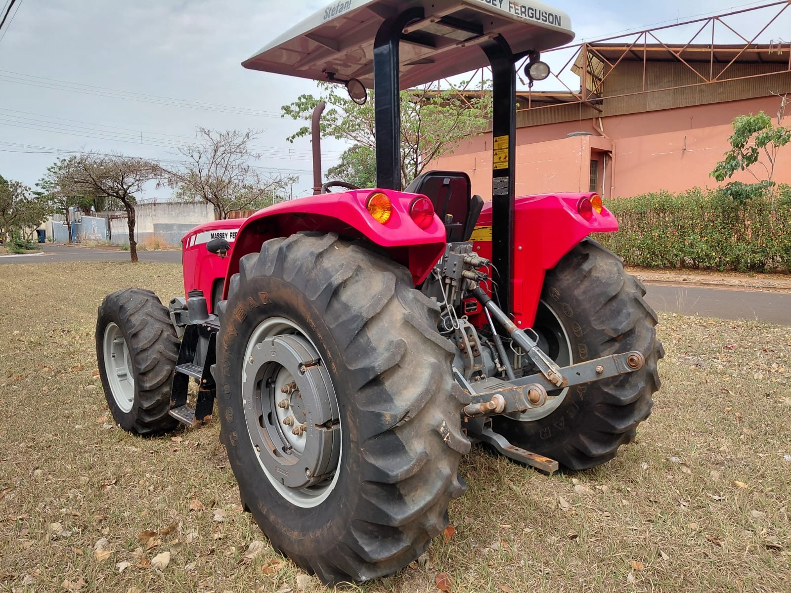 Trator Massey Ferguson  - Foto 3