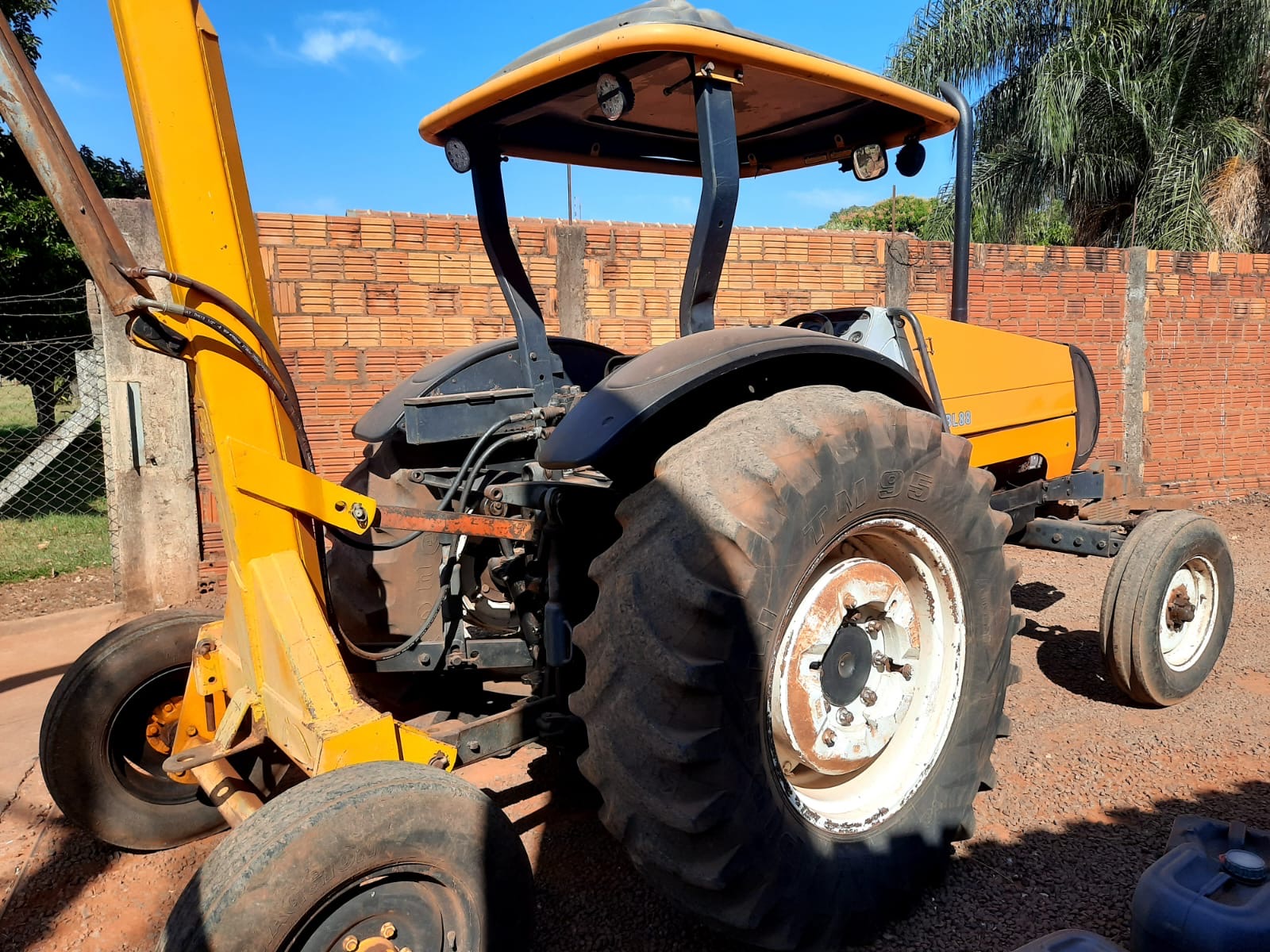 Trator Valtra Bl 88 ano 2006 - Foto 2