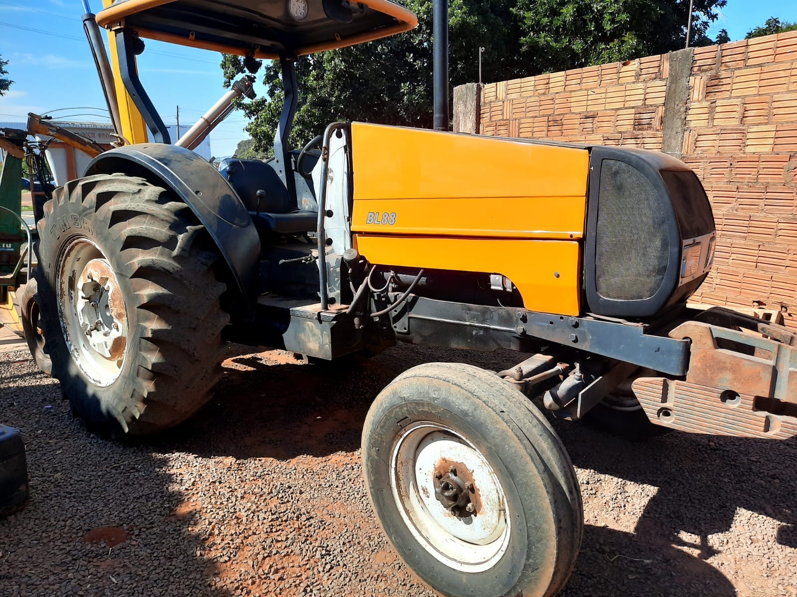 Trator Valtra Bl 88 ano 2006 - Foto 3