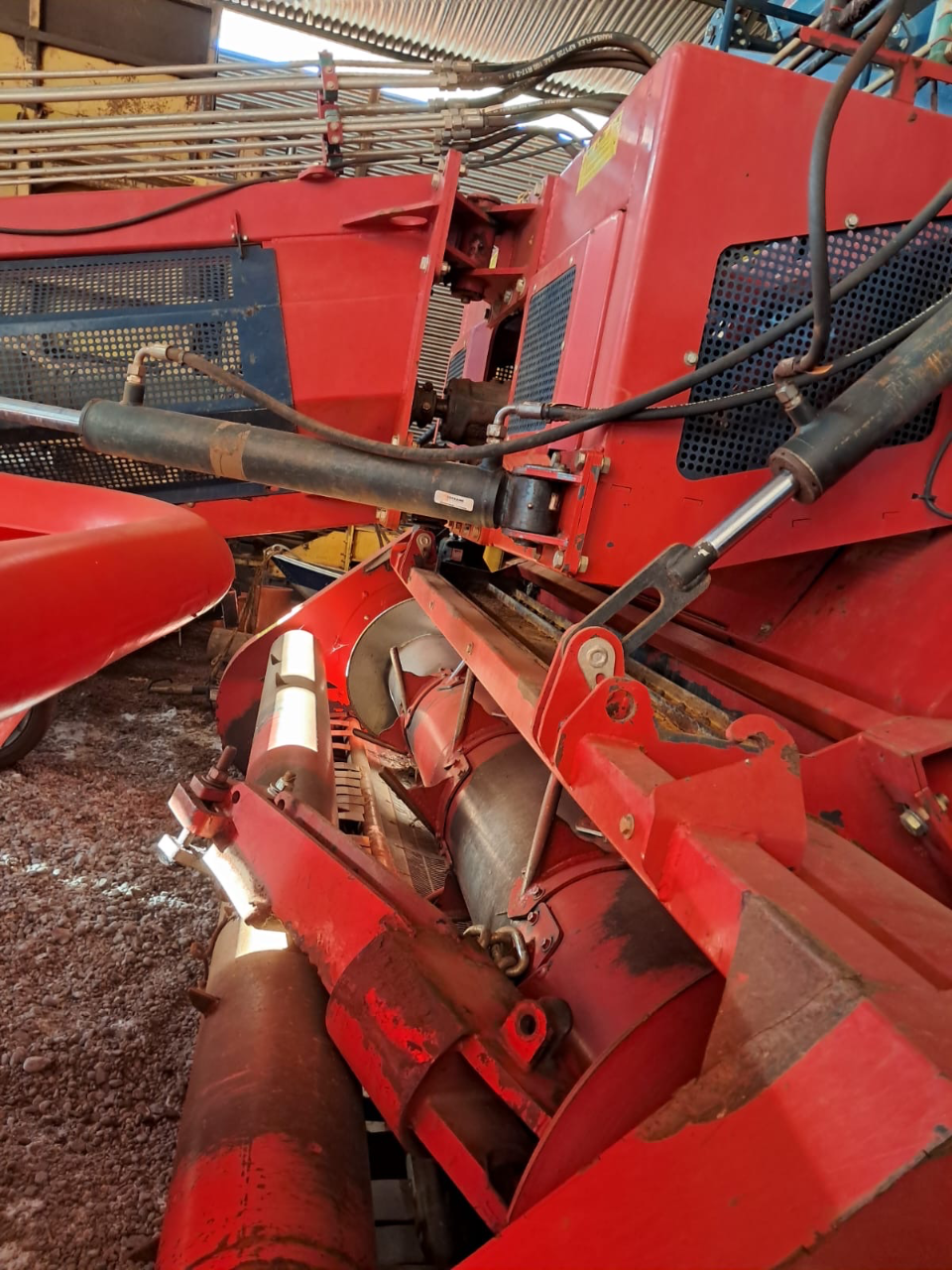 Colheitadeira twi master Amenduim ano 2020  Semi novo único dono  Pronto para trabalhar  Oportunidade de negócios valor 350 mil - Foto 2