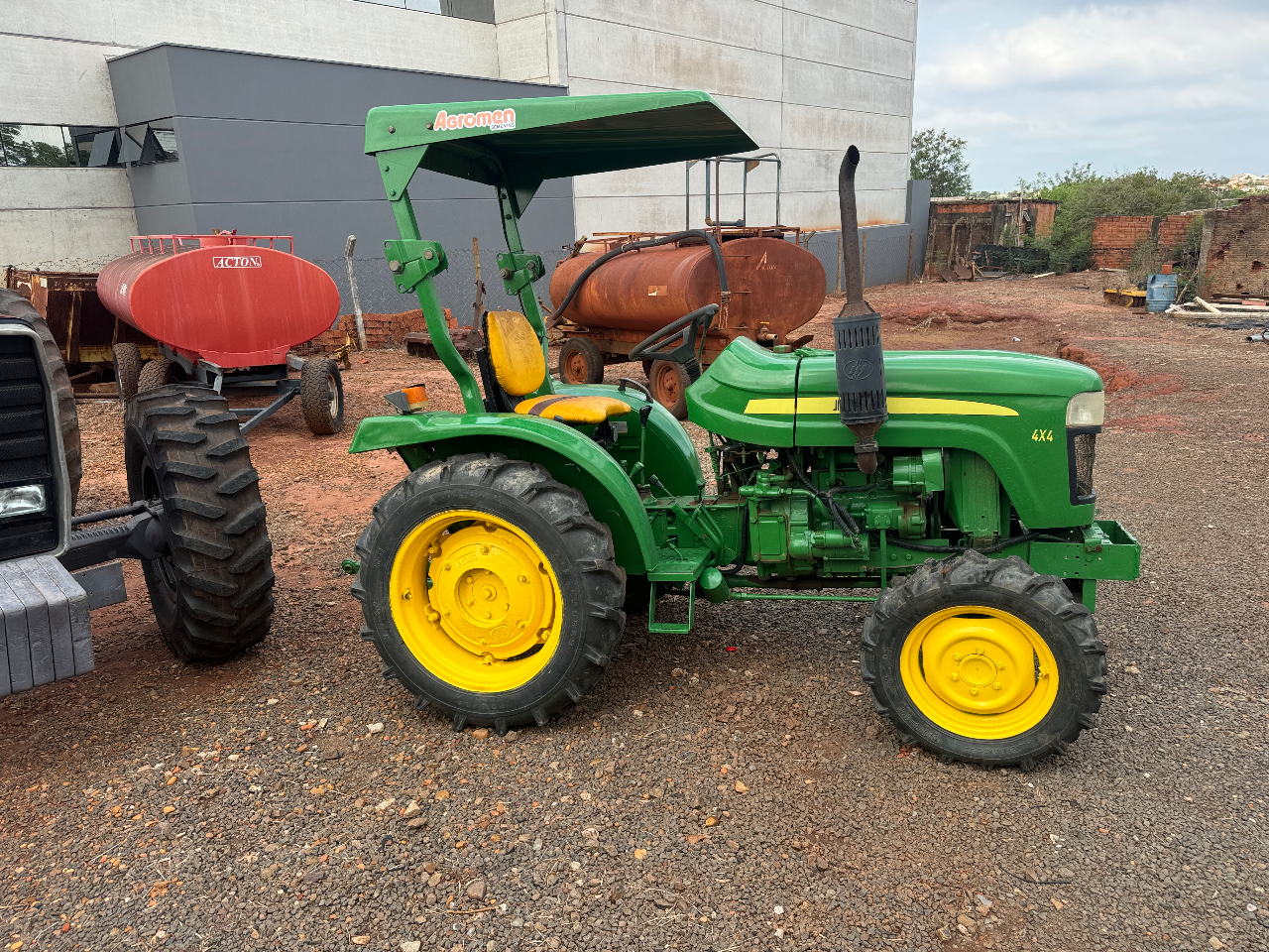 Trator 254 cafieiro ou fruteiro ano 2014 com 4 pneus novos com  Comando duplo único dono valor 67 mil - Foto 5