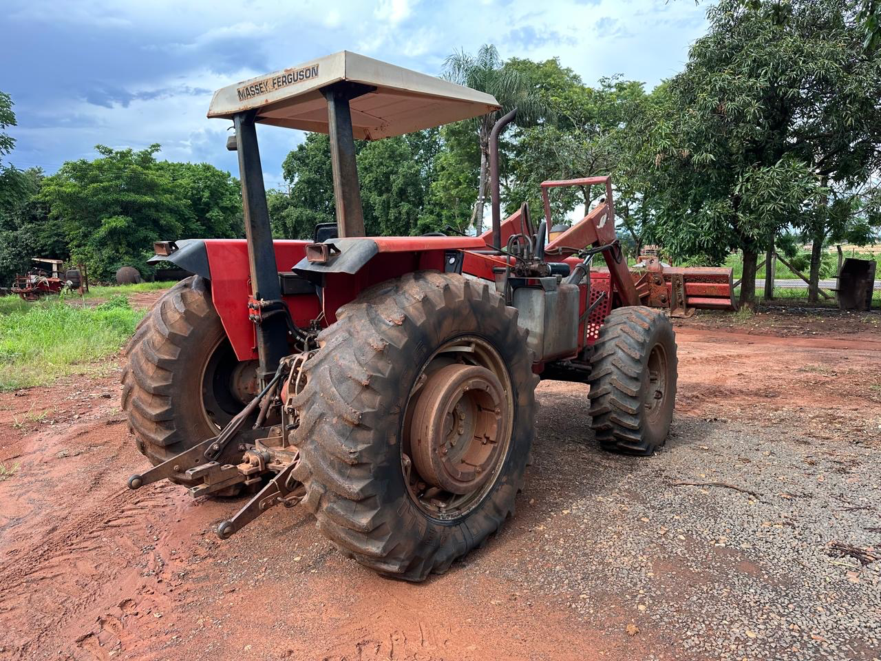 Trator Massey Ferguson  292 ano 94 com lâmina  Com bomba independente com 4 pneus novos valor 165 mil - Foto 3