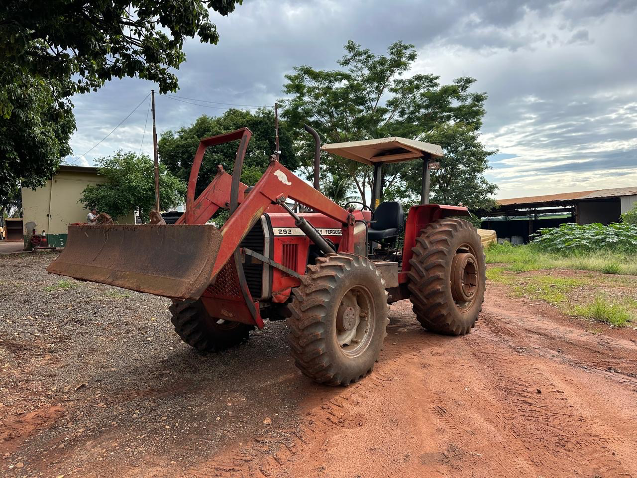 Trator Massey Ferguson  292 ano 94 com lâmina  Com bomba independente com 4 pneus novos valor 165 mil - Foto 6