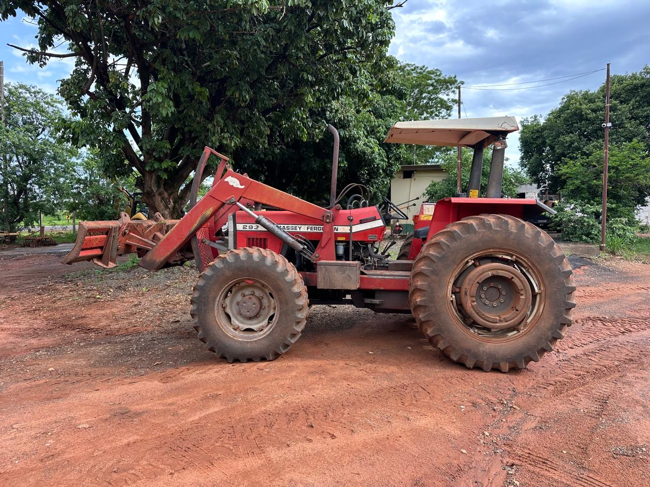 Trator Massey Ferguson  292 ano 94 com lâmina  Com bomba independente com 4 pneus novos valor 165 mil - Foto 7