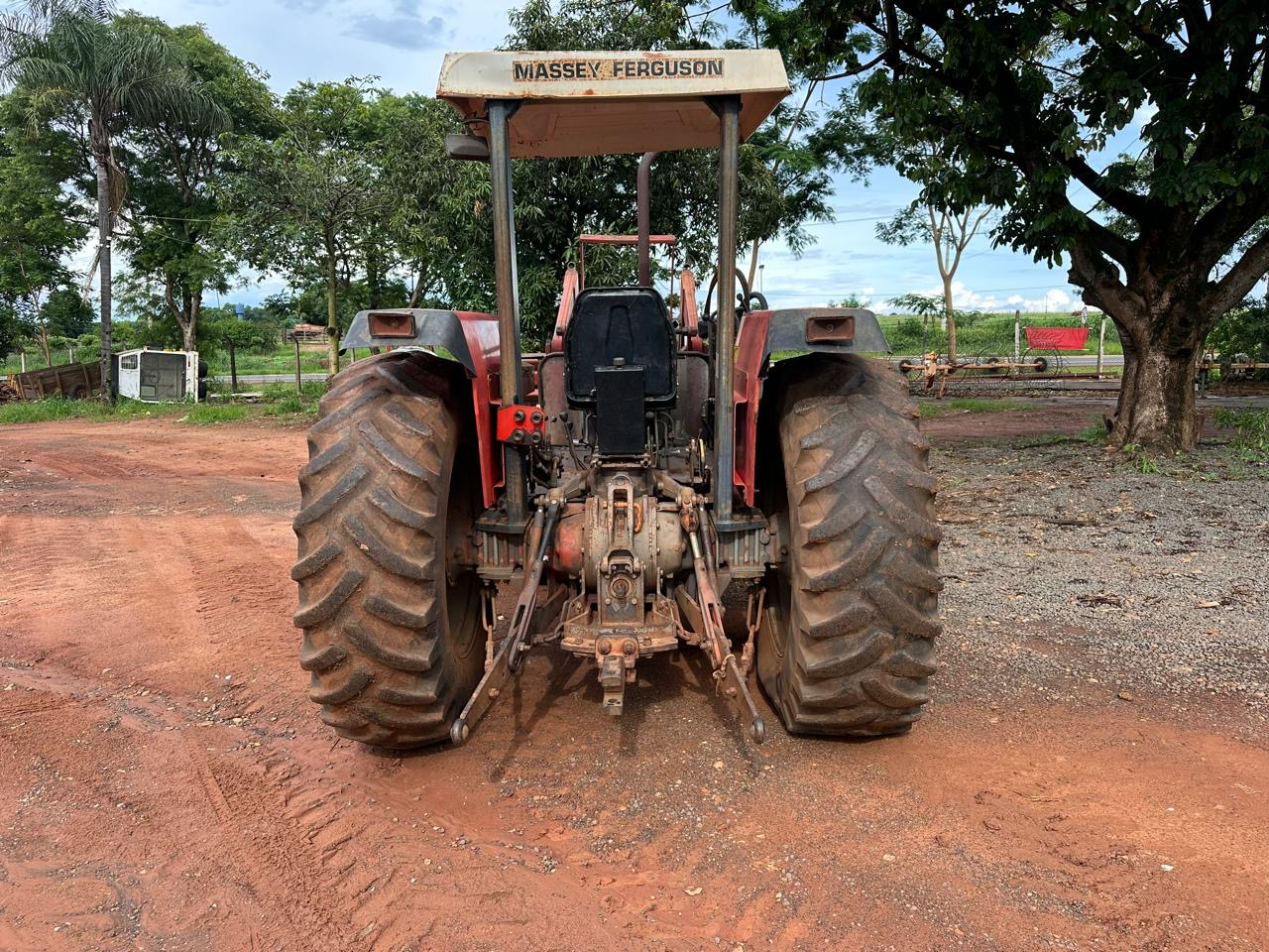 Trator Massey Ferguson  292 ano 94 com lâmina  Com bomba independente com 4 pneus novos valor 165 mil - Foto 8