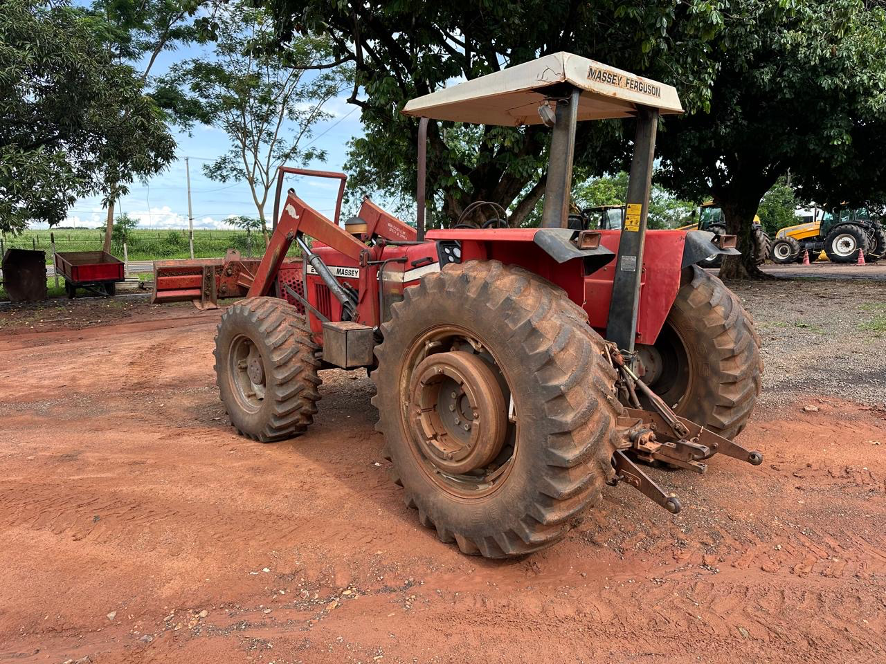 Trator Massey Ferguson  292 ano 94 com lâmina  Com bomba independente com 4 pneus novos valor 165 mil - Foto 9