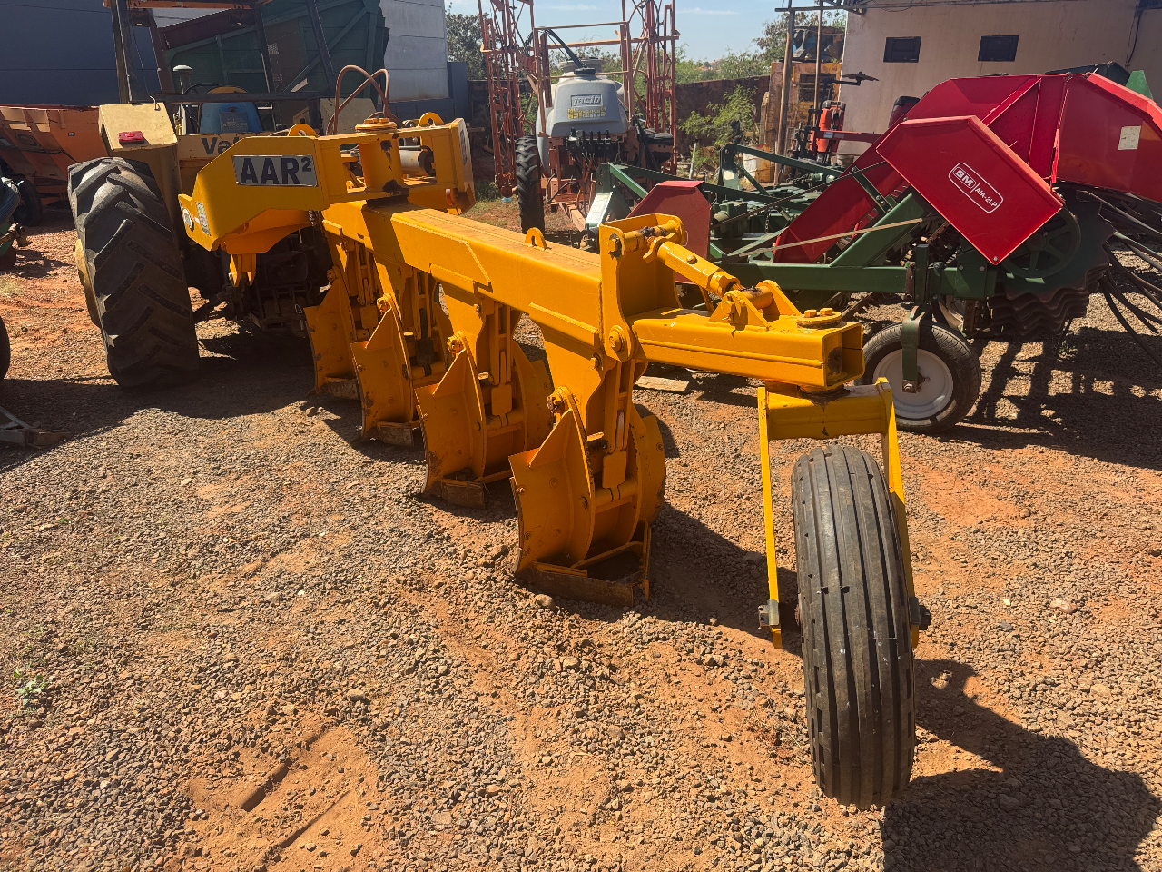 Arado AAR2 ano 2022  Com 4 paz semi novo  Único dono proto para trabalhar  Oportunidade de negócios  Valor 55 mil - Foto 3