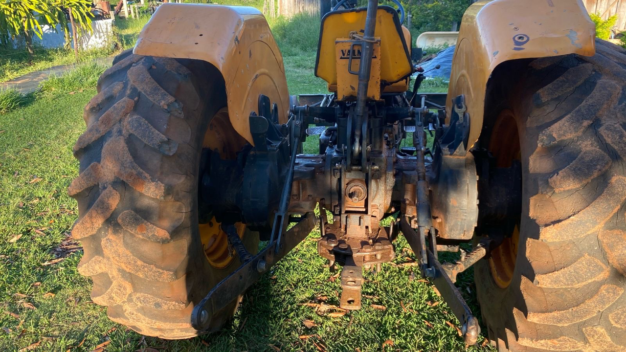 Trator valmet 85id ano 80 Com 4 pneus novos  Revisado único dono  Pronto para trabalhar  Oportunidade de negócios  Valor 55 mil - Foto 4