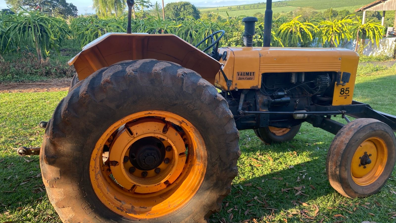 Trator valmet 85id ano 80 Com 4 pneus novos  Revisado único dono  Pronto para trabalhar  Oportunidade de negócios  Valor 55 mil - Foto 6