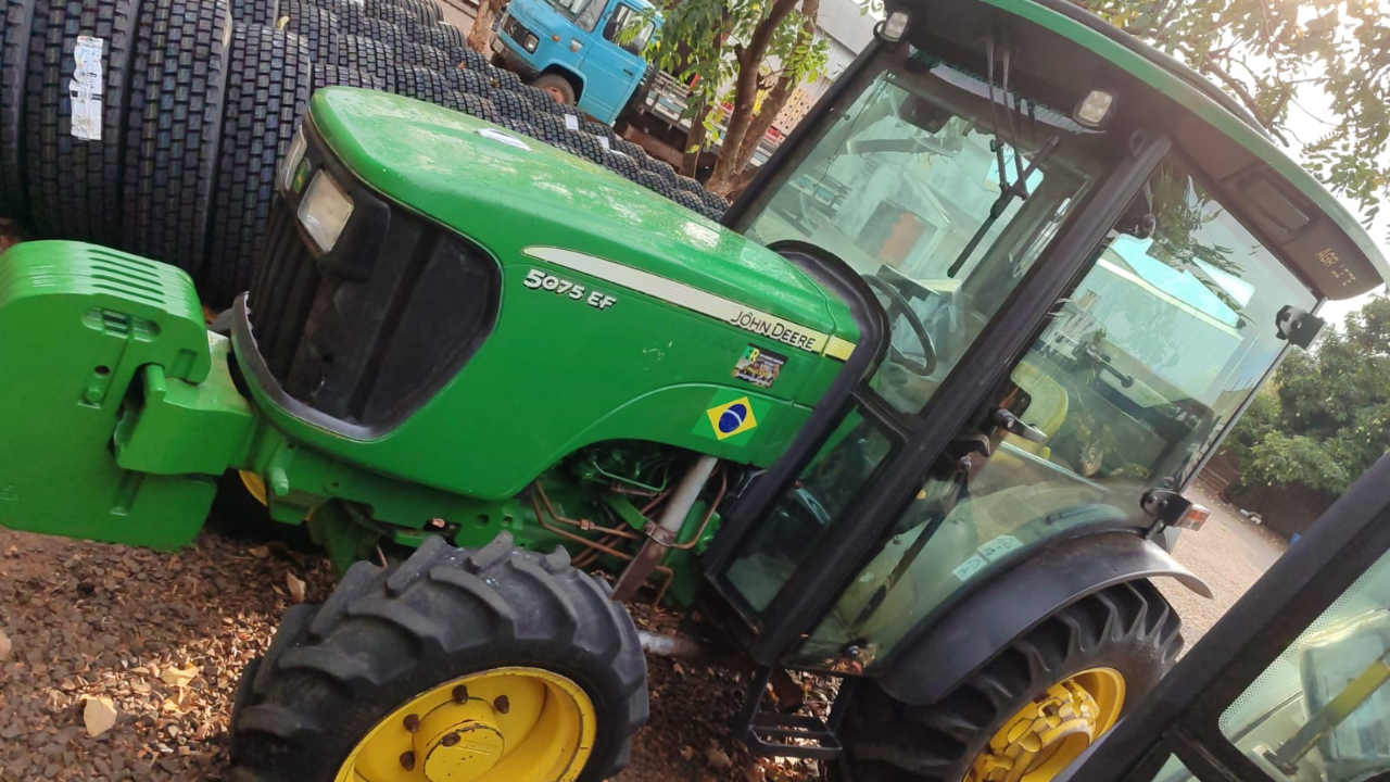Trator fruteiro 5075 EF ano 2018  Com gabini original  Com redutor com 4 pneus novos  Único dono valor 185 mil - Foto 4