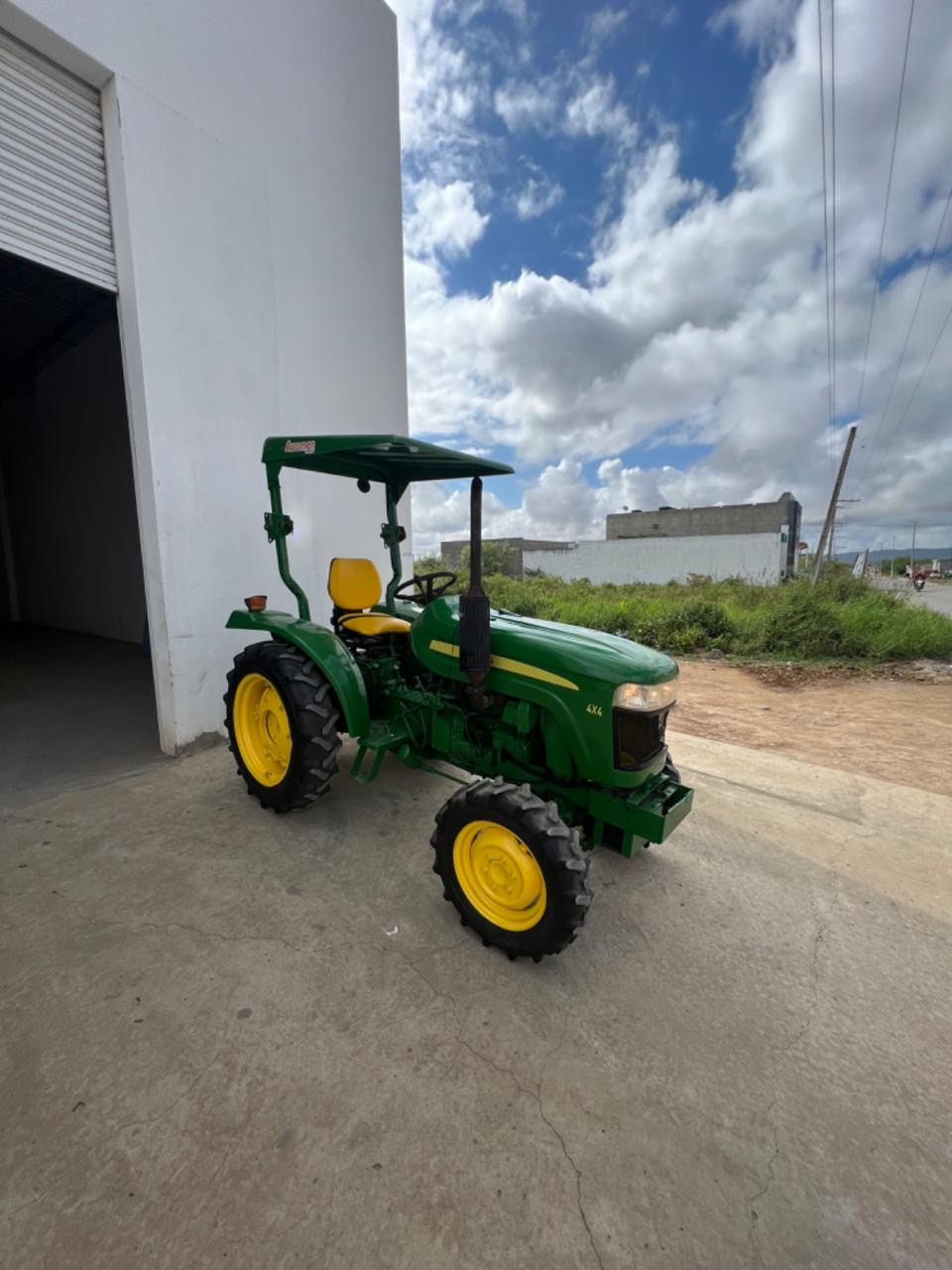 Trator 254 cafieiro ou fruteiro ano 2014 com 4 pneus novos com  Comando duplo único dono valor 67 mil - Foto 14