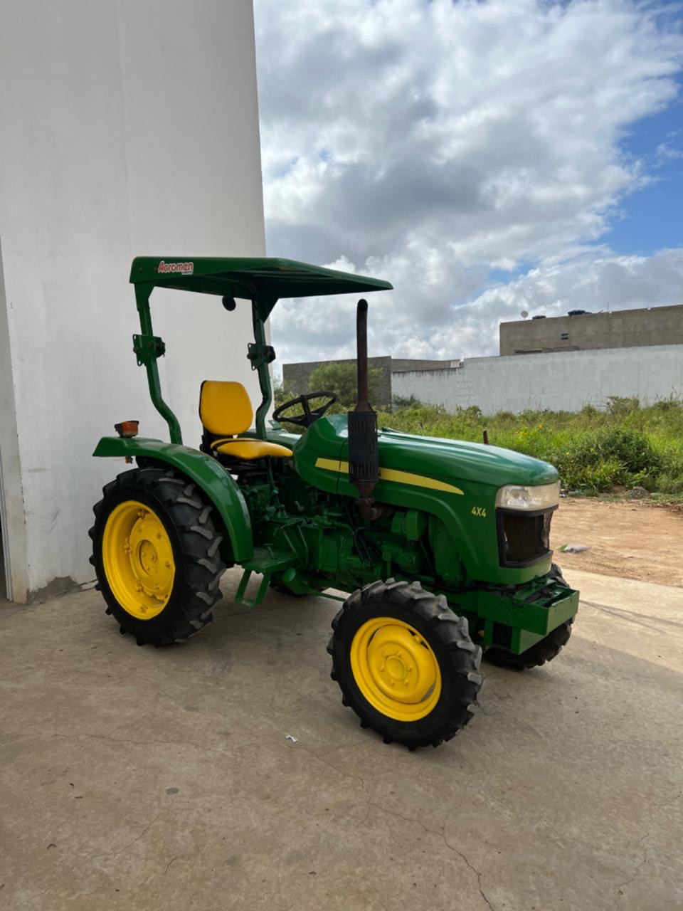 Trator 254 cafieiro ou fruteiro ano 2014 com 4 pneus novos com  Comando duplo único dono valor 67 mil - Foto 15