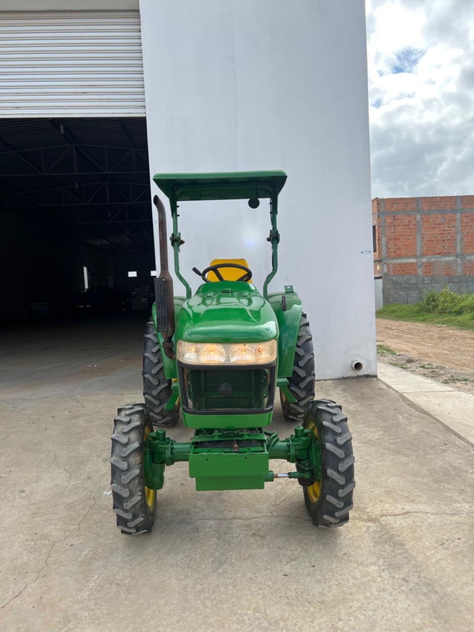 Trator 254 cafieiro ou fruteiro ano 2014 com 4 pneus novos com  Comando duplo único dono valor 67 mil - Foto 22