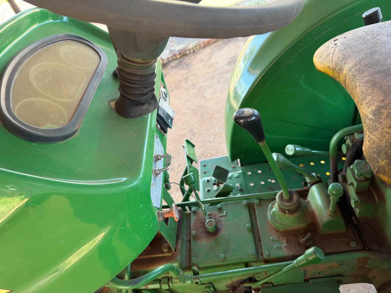 Trator 254 cafieiro ou fruteiro ano 2014 com 4 pneus novos com  Comando duplo único dono valor 67 mil - Foto 23