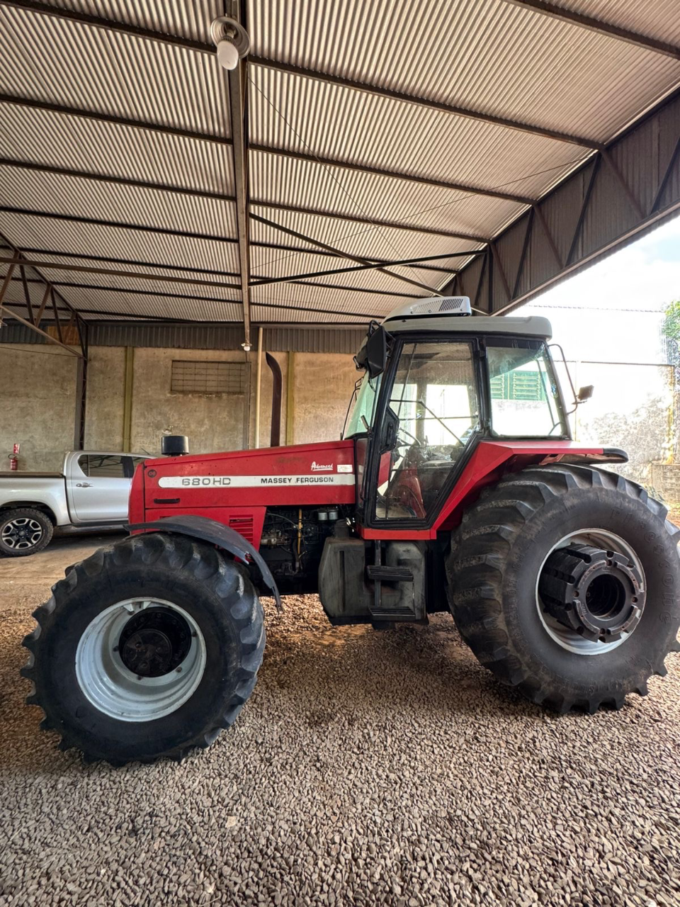 Trator Massey Ferguson hd 680 Ano 2007 com 4 pneus novos  Com gabini revisado  Único dono proto para trabalhar  Oportunidade de negócios  Valor 150 mil - Foto 1
