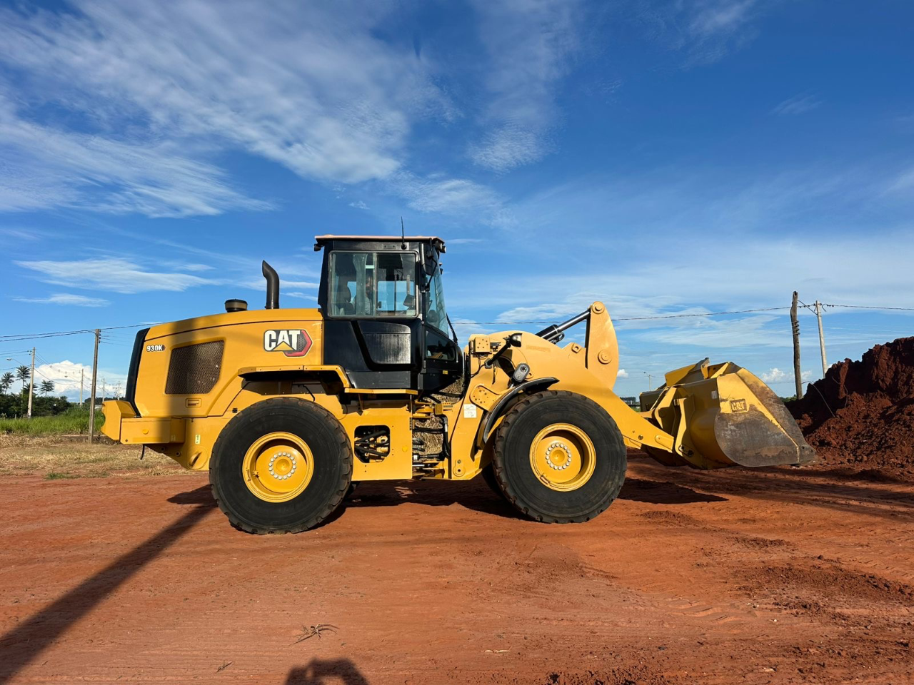 Pá Carregadeira Caterpillar  Modelo 930K ANO 2021 Horas 6.734 Ar Gelando 4 pneus Michelin  Máquina toda original  Equipamento 100% Operacional R$ 500.000,00 - Foto 1