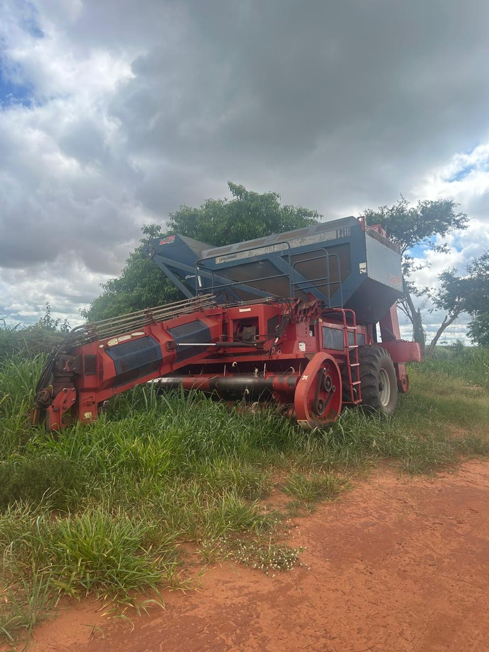 Colheitadeira twin master  Amendoim ano 2017  Com 2 pneus novos  Único dono revisado  Pronto pra trabalhar  Oportunidade de negócios  Valor 365 mil - Foto 2