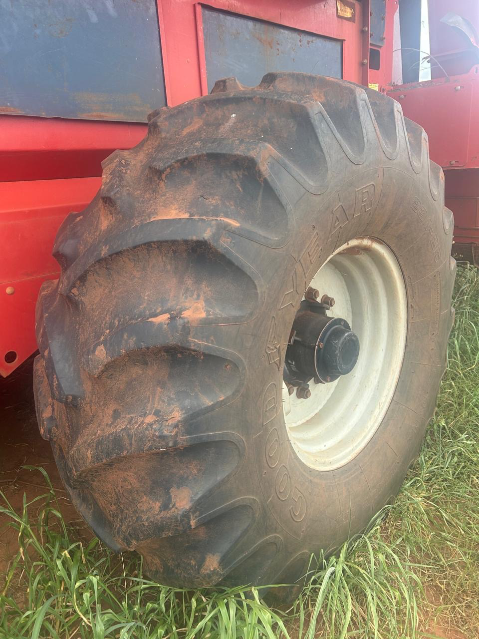 Colheitadeira twin master  Amendoim ano 2017  Com 2 pneus novos  Único dono revisado  Pronto pra trabalhar  Oportunidade de negócios  Valor 365 mil - Foto 4