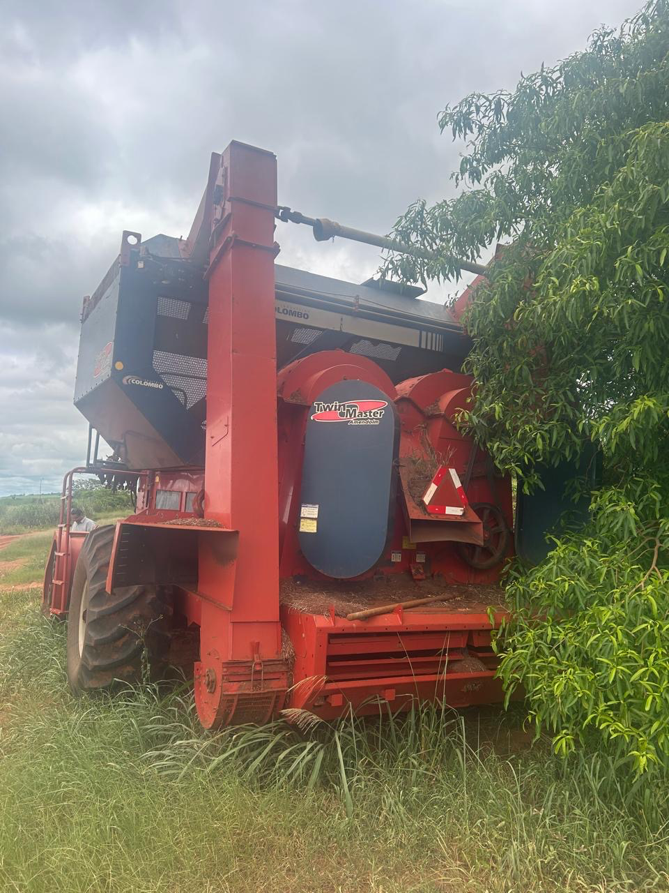 Colheitadeira twin master  Amendoim ano 2017  Com 2 pneus novos  Único dono revisado  Pronto pra trabalhar  Oportunidade de negócios  Valor 365 mil - Foto 10
