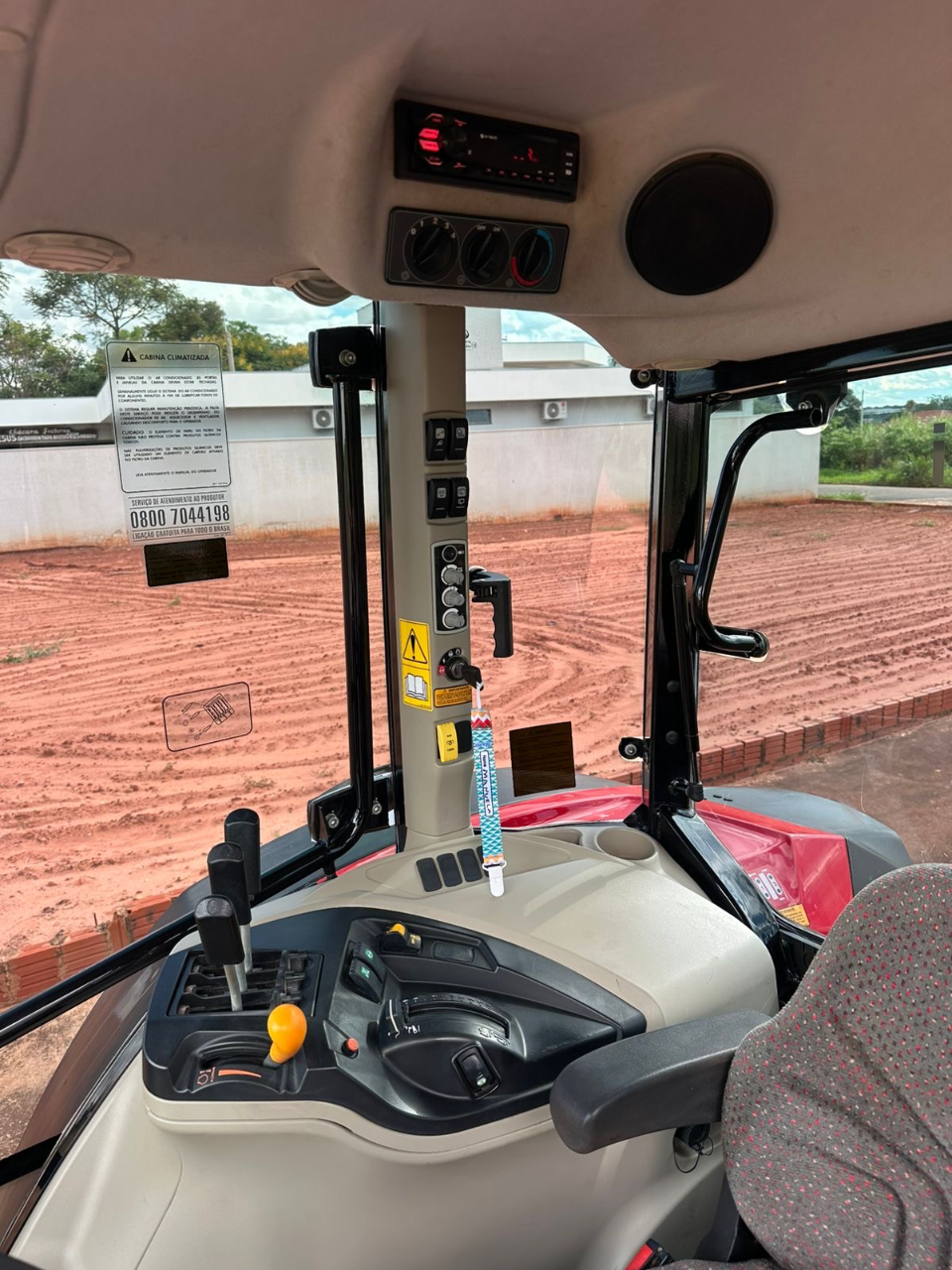 Trator Massey Ferguson  6713 ano 2021 com 4 pneus novos com gabini original  Semi novo único dono  Pronto para trabalhar  Oportunidade de negócios  Valor 275 mil - Foto 7