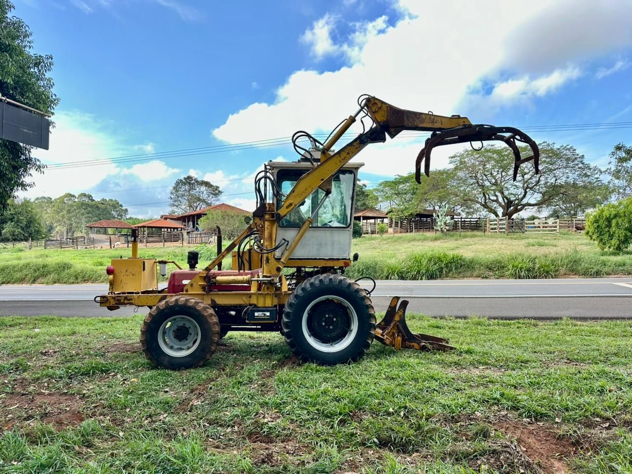 Carregadeira de Cana Massey Fergusson Modelo 290 4X4 Ano 2007 Equipamento 100% operacional  R$ 150.000,00 na mão - Foto 6