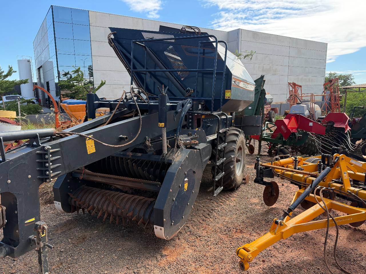 Cohelitadeira double/// Master de amendoim ano 2023 Com 2 pneus novos revisado  Único dono proto para trabalhar  Oportunidade de negócios  Valor 200 mil - Foto 2