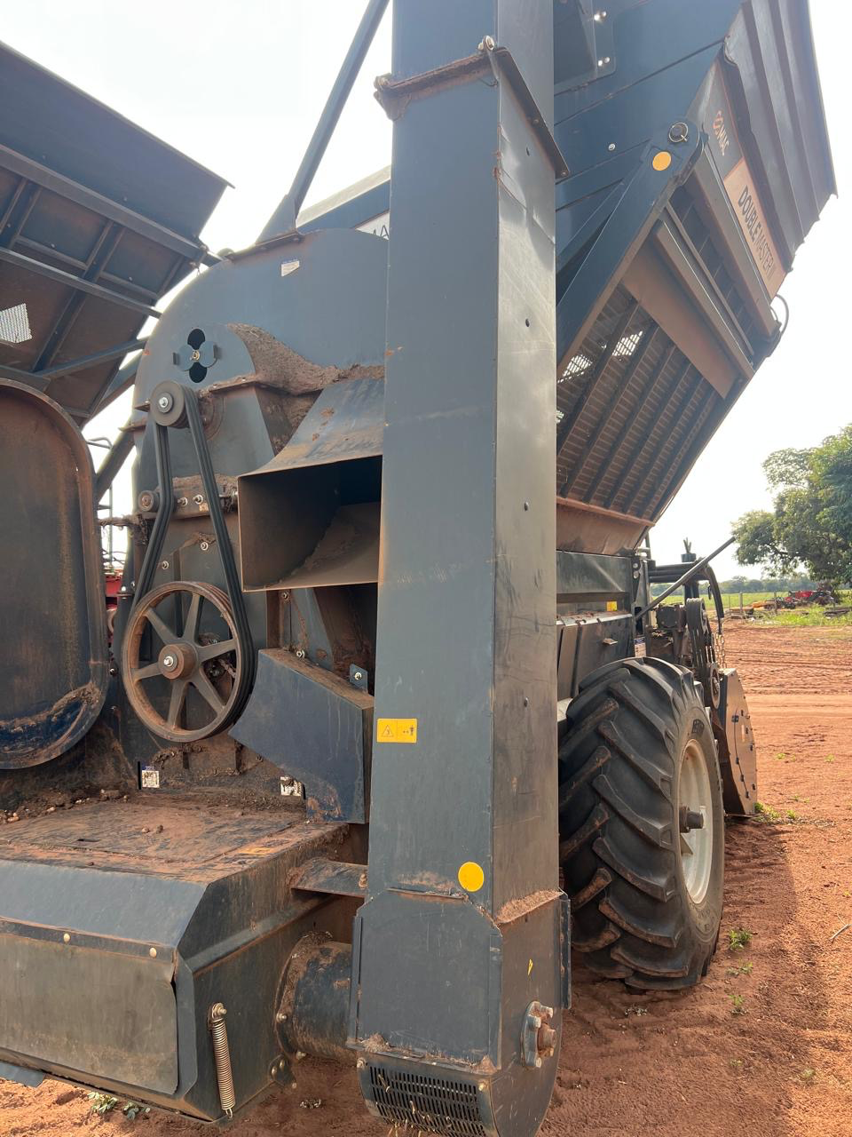 Cohelitadeira double/// Master de amendoim ano 2023 Com 2 pneus novos revisado  Único dono proto para trabalhar  Oportunidade de negócios  Valor 200 mil - Foto 3