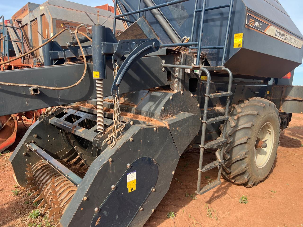 Cohelitadeira double/// Master de amendoim ano 2023 Com 2 pneus novos revisado  Único dono proto para trabalhar  Oportunidade de negócios  Valor 200 mil - Foto 5