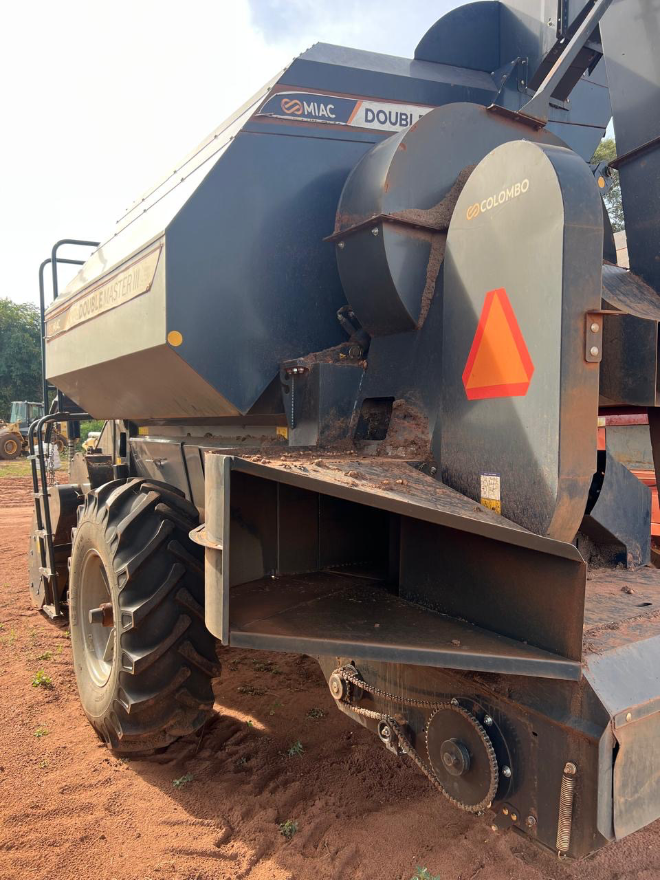 Cohelitadeira double/// Master de amendoim ano 2023 Com 2 pneus novos revisado  Único dono proto para trabalhar  Oportunidade de negócios  Valor 200 mil - Foto 6