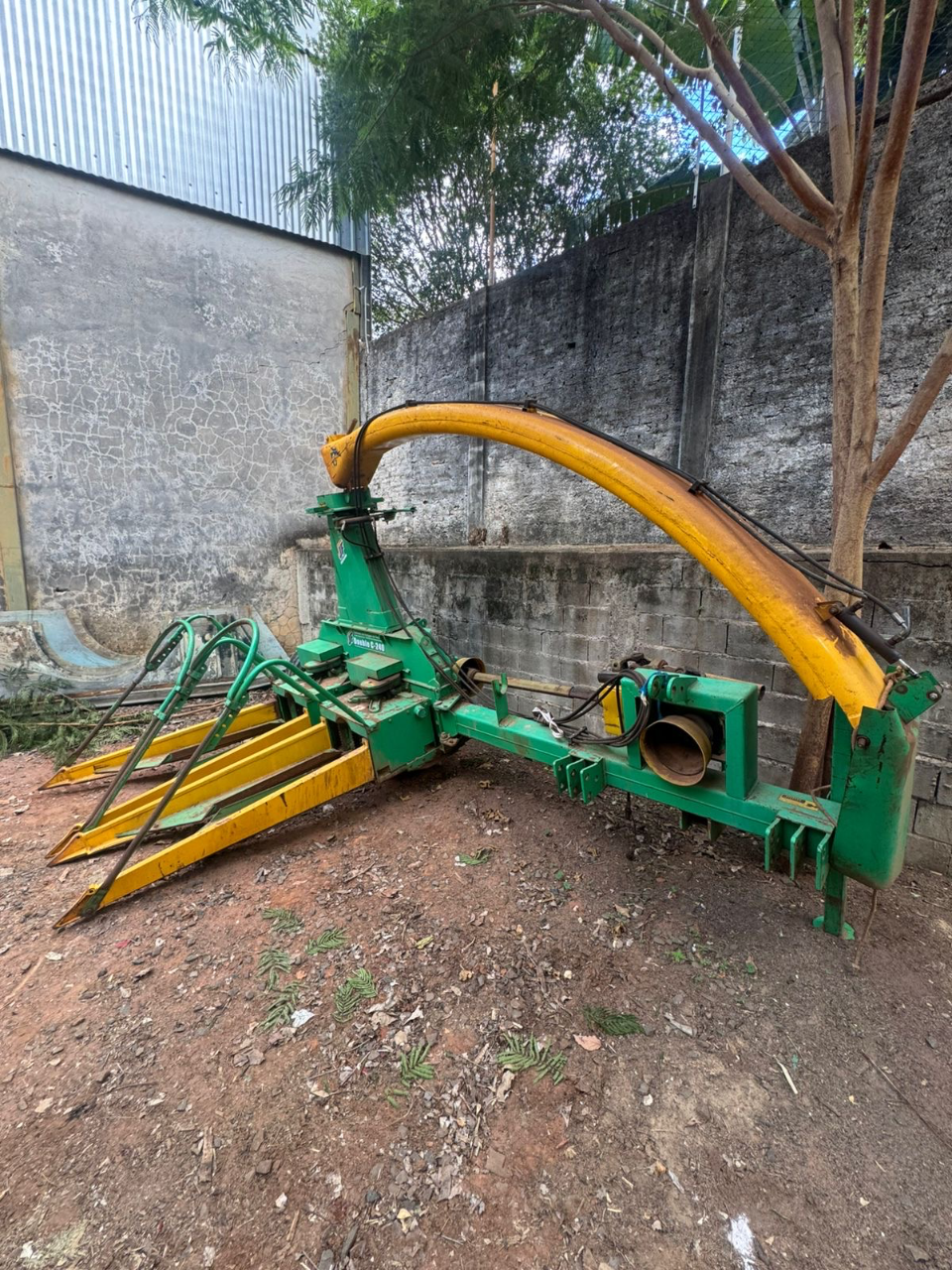 Forrageira Jf com duas bocas  Double c 240  Semi nova ano 2018 Único dono proto para trabalhar  Oportunidade de negócios  Valor 50 mil - Foto 3