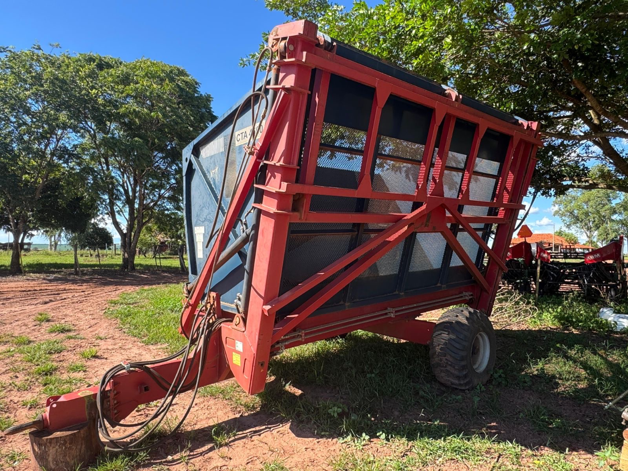Transbordo de amendoim  Miac CTA 4500 ano 2019 Semi novo único dono  Pronto para trabalhar  Oportunidade de negócios  Valor 75 mil - Foto 3