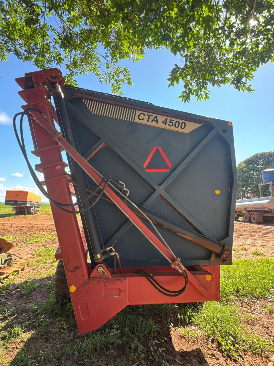 Transbordo de amendoim  Miac CTA 4500 ano 2019 Semi novo único dono  Pronto para trabalhar  Oportunidade de negócios  Valor 75 mil - Foto 5