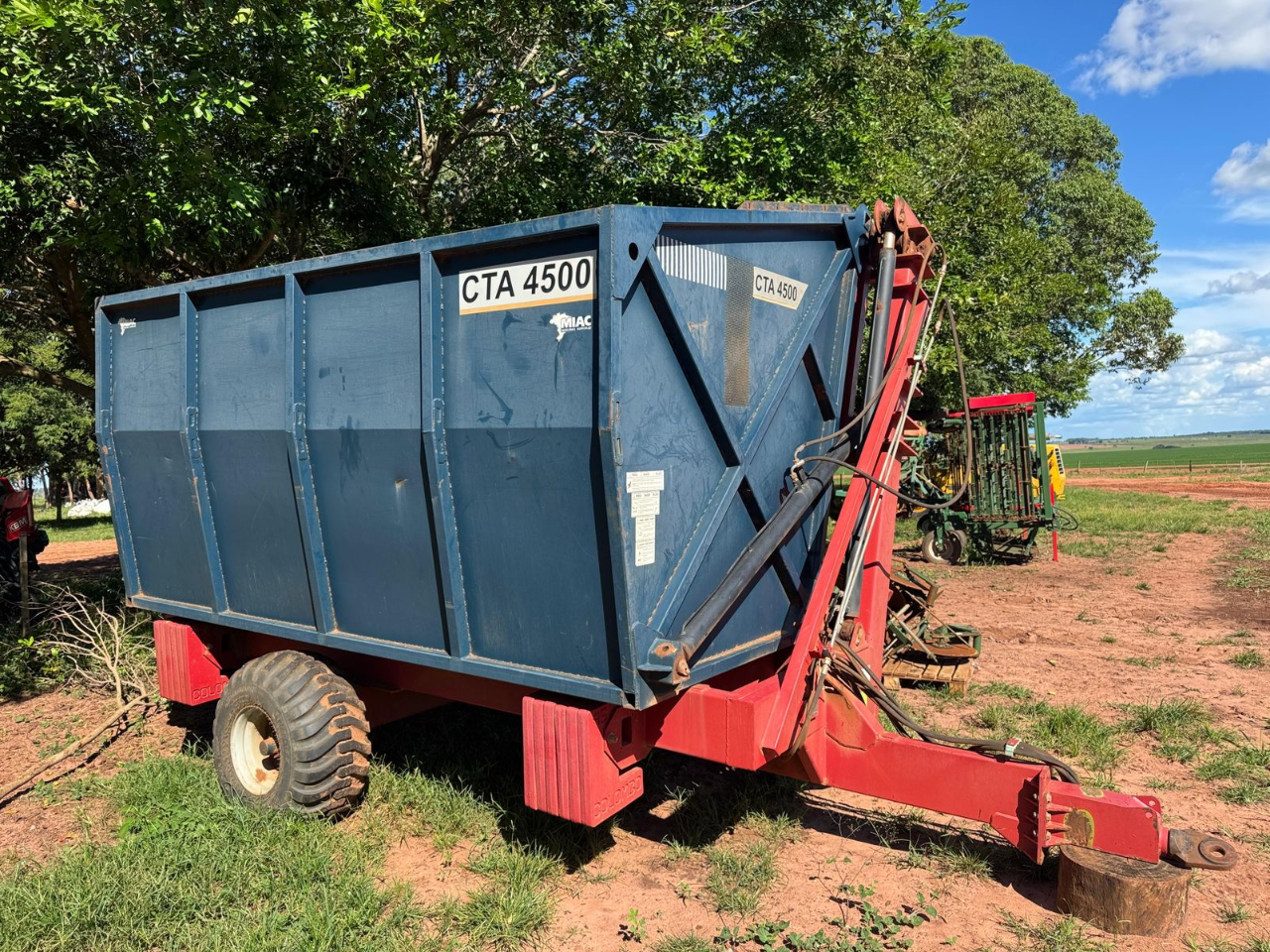 Transbordo de amendoim  Miac CTA 4500 ano 2019 Semi novo único dono  Pronto para trabalhar  Oportunidade de negócios  Valor 75 mil - Foto 7