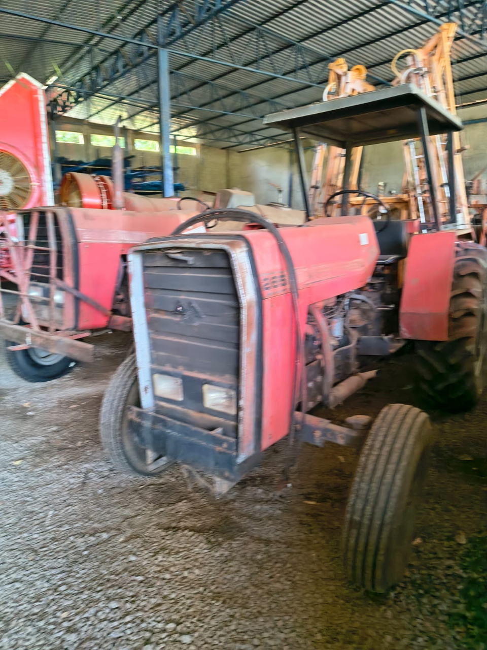 Trator Massey Ferguson  Fruteiro  265 ano 82 com 4 pneus bom  Revisado único dono  Pronto para trabalhar  Oportunidade de negócios  Valor 55 mil - Foto 3