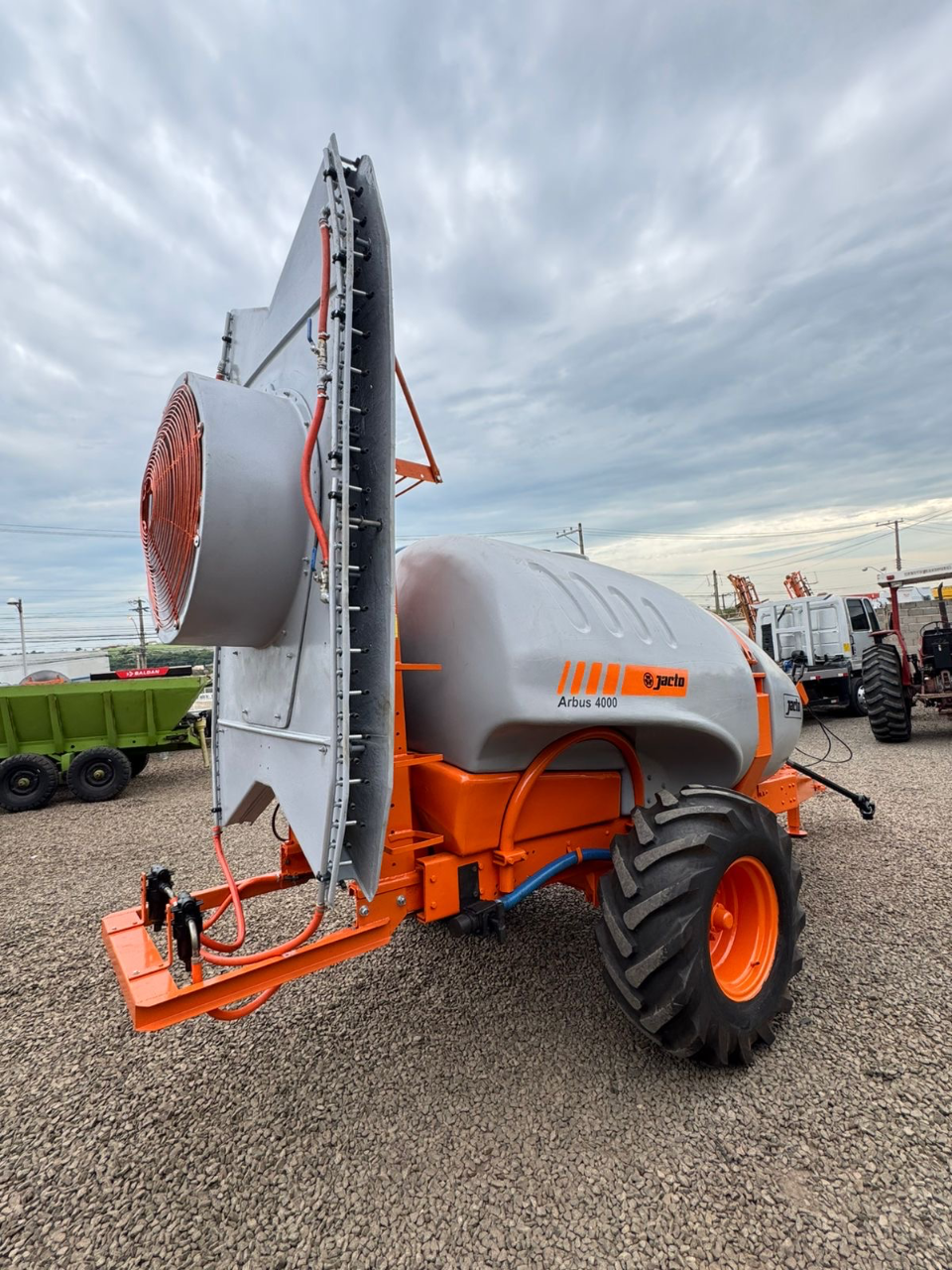 Arbus 4 mil lts jacto Ano 2013  Valor 100 mil - Foto 4