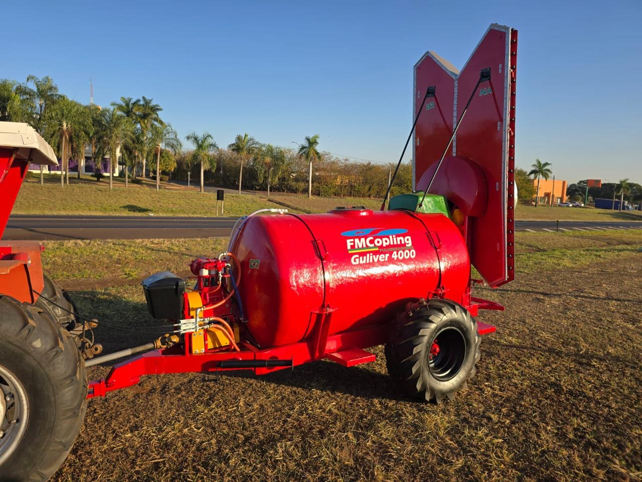 Pulverizador Fmc guliver ano 2016 com 4 mil lts revisado  Semi novo único dono  Proto para trabalhar valor 80 mil - Foto 1