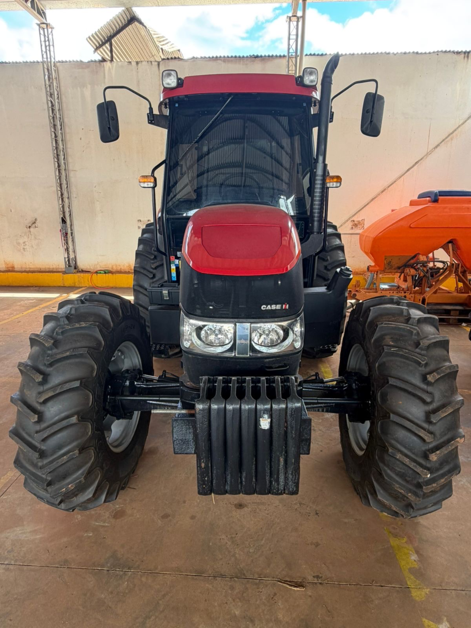 Trator case 90 farmall ano 2024 Com gabini original  Com redutor  Semi novo único dono  Pronto para trabalhar  Oportunidade de negócios  Valor 235 mil - Foto 2