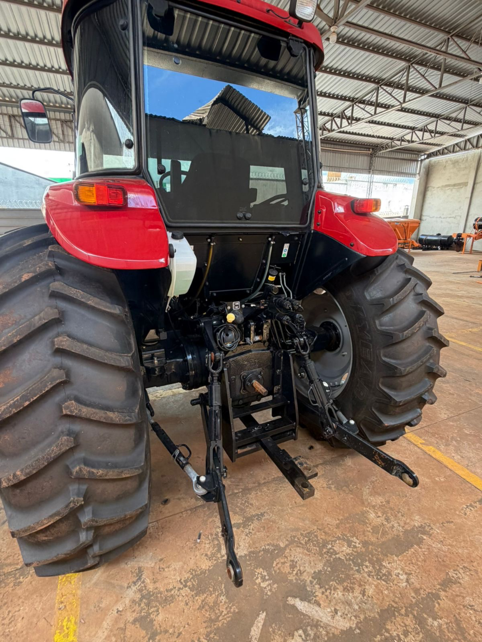 Trator case 90 farmall ano 2024 Com gabini original  Com redutor  Semi novo único dono  Pronto para trabalhar  Oportunidade de negócios  Valor 235 mil - Foto 3