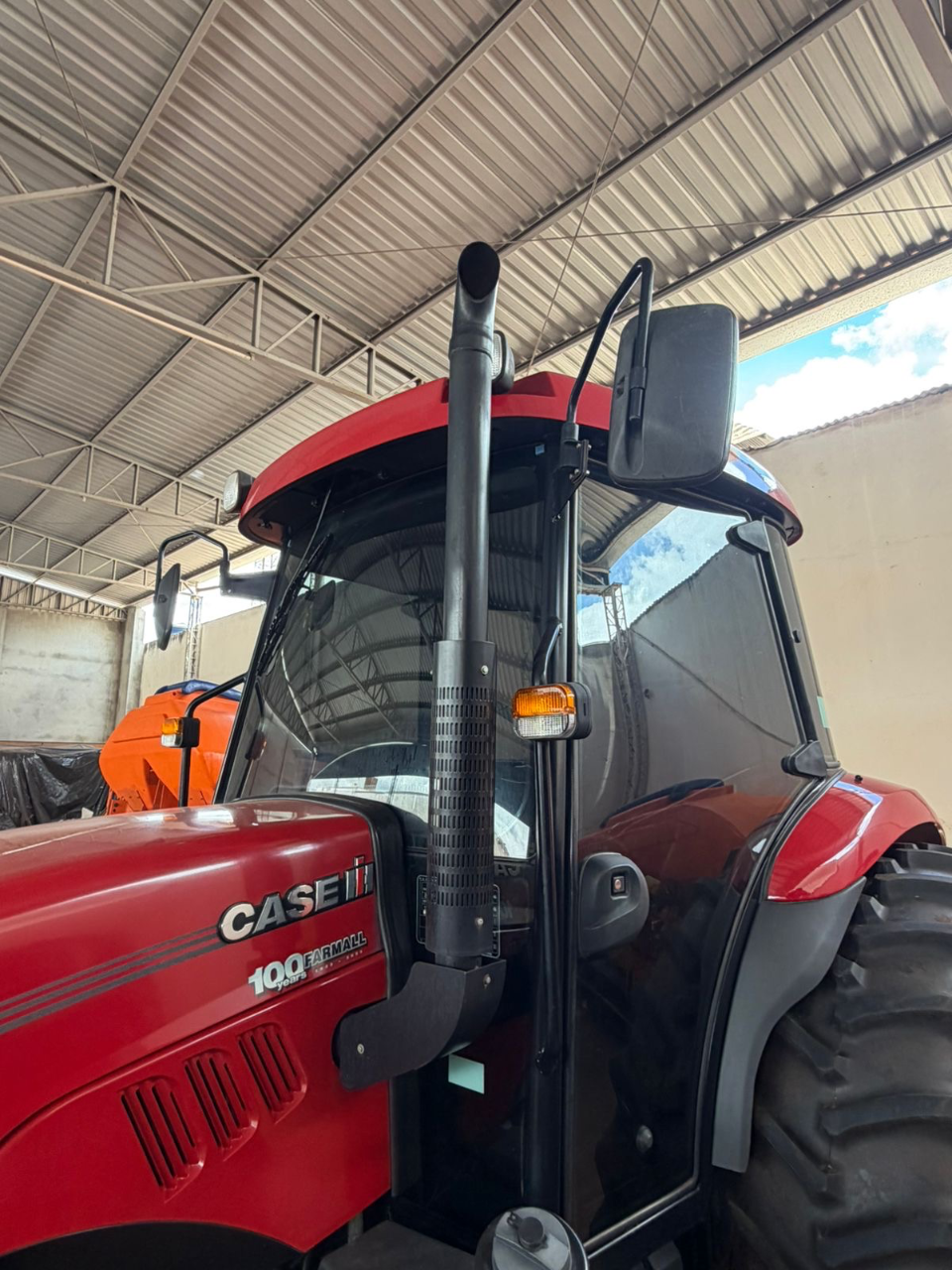 Trator case 90 farmall ano 2024 Com gabini original  Com redutor  Semi novo único dono  Pronto para trabalhar  Oportunidade de negócios  Valor 235 mil - Foto 4