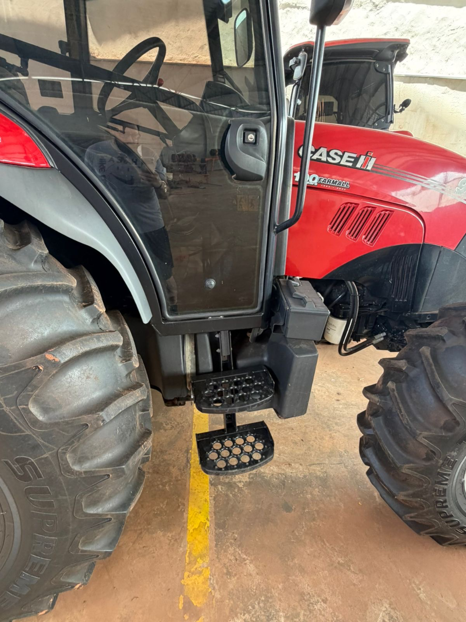 Trator case 90 farmall ano 2024 Com gabini original  Com redutor  Semi novo único dono  Pronto para trabalhar  Oportunidade de negócios  Valor 235 mil - Foto 5