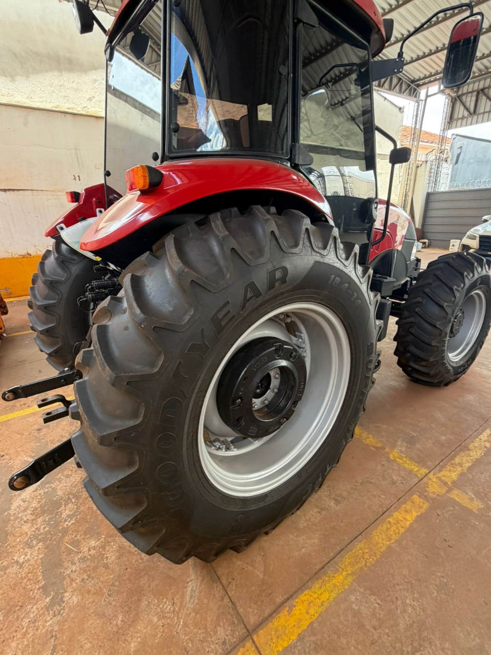 Trator case 90 farmall ano 2024 Com gabini original  Com redutor  Semi novo único dono  Pronto para trabalhar  Oportunidade de negócios  Valor 235 mil - Foto 6