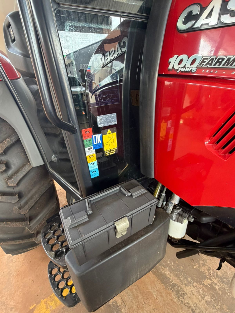 Trator case 90 farmall ano 2024 Com gabini original  Com redutor  Semi novo único dono  Pronto para trabalhar  Oportunidade de negócios  Valor 235 mil - Foto 10