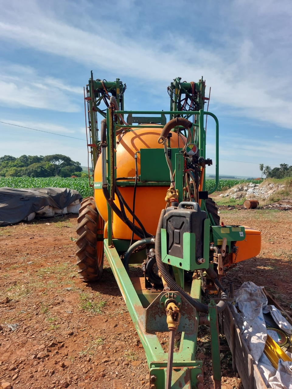 Pulverizador fênix estara 3mil LTS ano 2009 com 24 mts de barra com 5 contes de sessão Eletrônico revendo único dono Pronto pra trabalhar Oportunidade de negócios Valor 70 mil - Foto 1