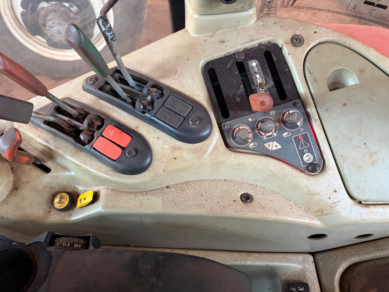 Trator Massey Ferguson  7415 ano 2016 filipado com 6 pneus único dono  Com gabini original  Pronto pra trabalhar  Revisado valor 290 mil - Foto 5