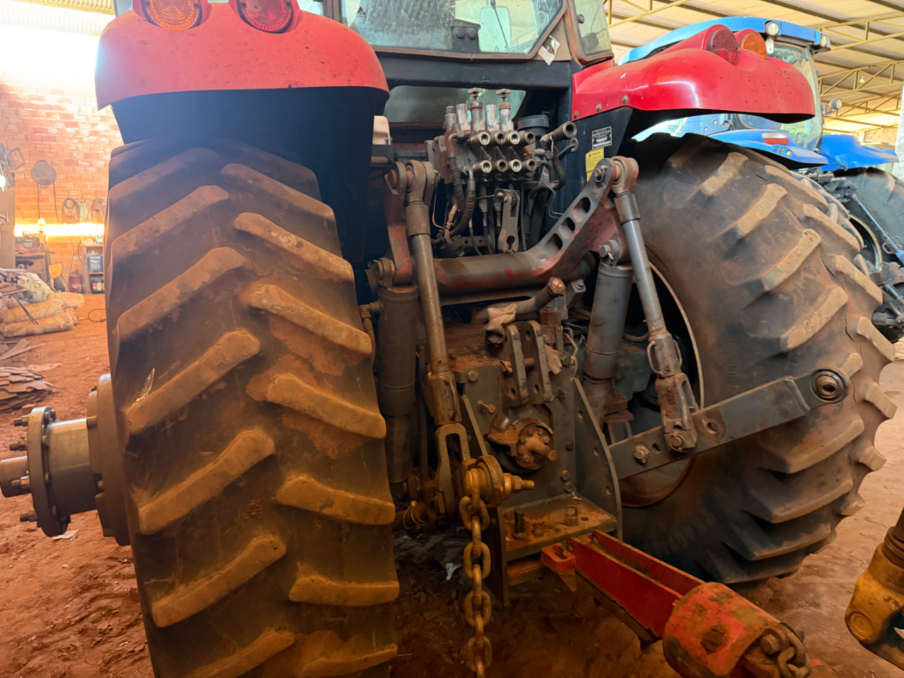 Trator Massey Ferguson  7415 ano 2016 filipado com 6 pneus único dono  Com gabini original  Pronto pra trabalhar  Revisado valor 290 mil - Foto 7