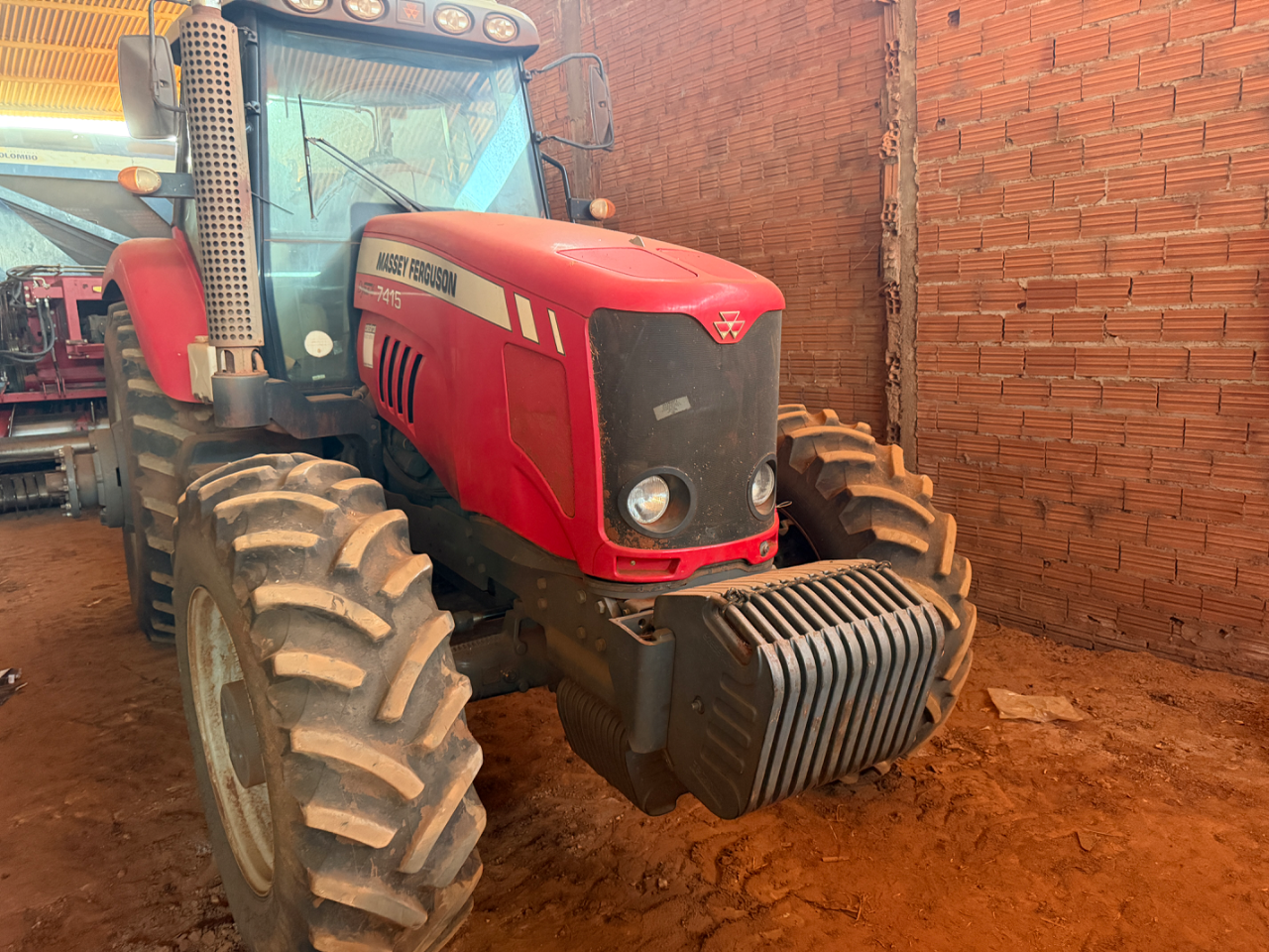 Trator Massey Ferguson  7415 ano 2016 filipado com 6 pneus único dono  Com gabini original  Pronto pra trabalhar  Revisado valor 290 mil - Foto 8