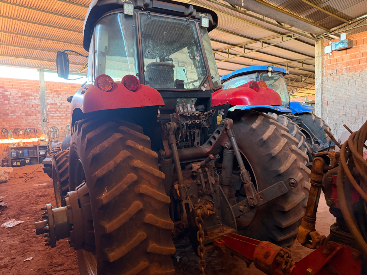 Trator Massey Ferguson  7415 ano 2016 filipado com 6 pneus único dono  Com gabini original  Pronto pra trabalhar  Revisado valor 290 mil - Foto 10