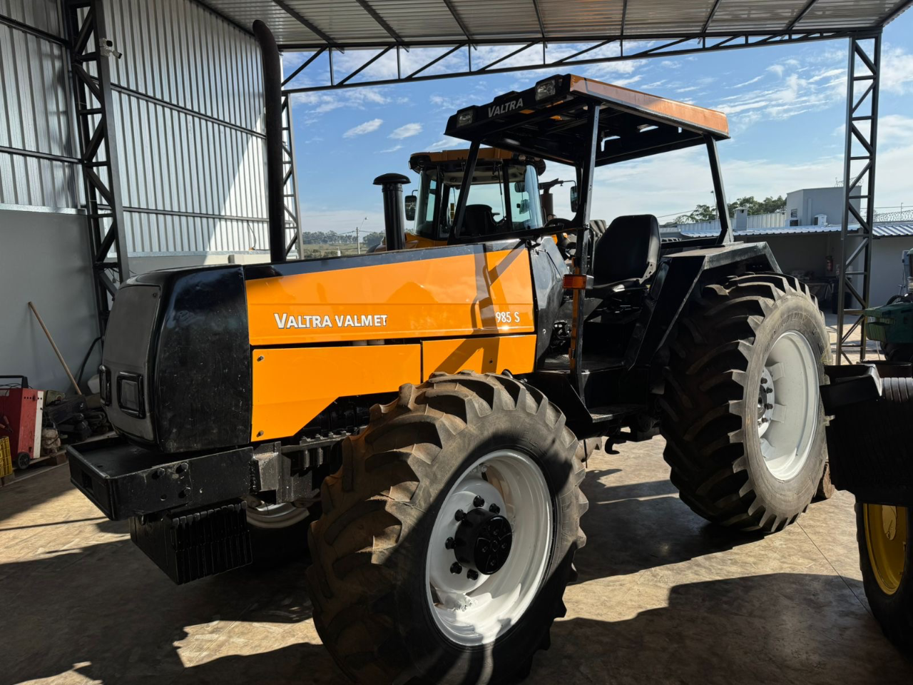 Trator Valtra 985S ano 2000 Com 4 pneus novos  Revisado único dono  Oportunidade de negócios  Valor 105 mil - Foto 4
