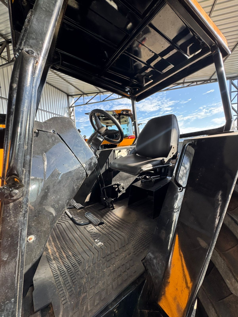 Trator Valtra 985S ano 2000 Com 4 pneus novos  Revisado único dono  Oportunidade de negócios  Valor 105 mil - Foto 6