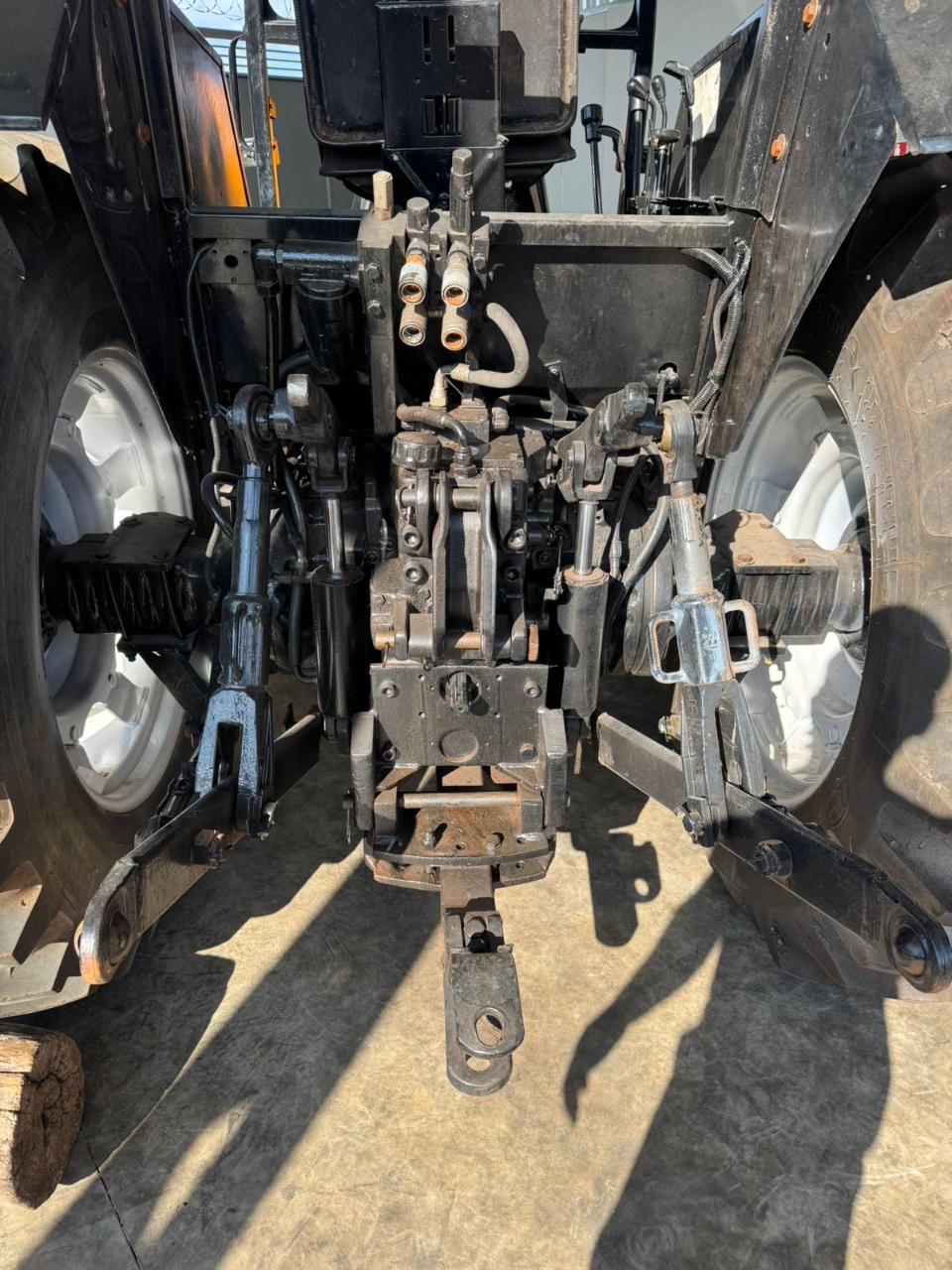 Trator Valtra 985S ano 2000 Com 4 pneus novos  Revisado único dono  Oportunidade de negócios  Valor 105 mil - Foto 7